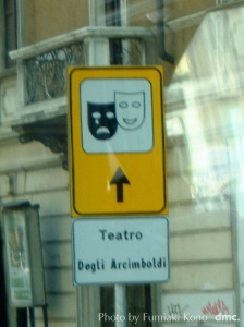 標識(Teatro)　ミラノ